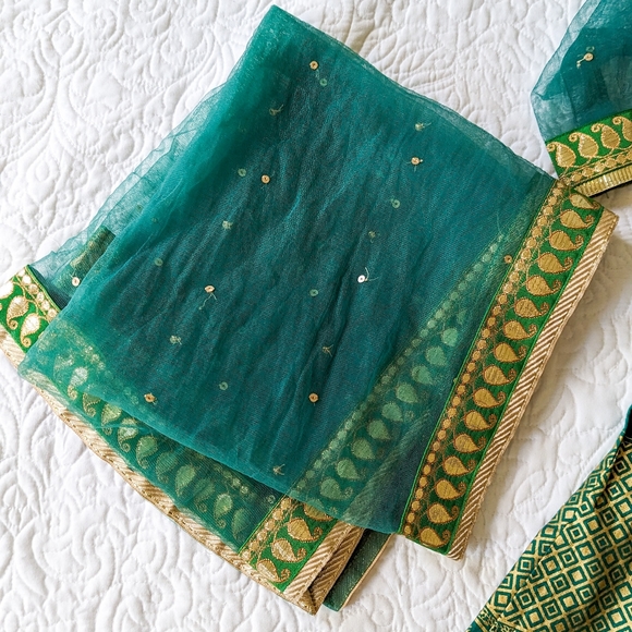 Junaid Jamshed J. Girls' 3 Piece Pakistani Dress Kameez Trouser, 4T - Picture 3 of 9